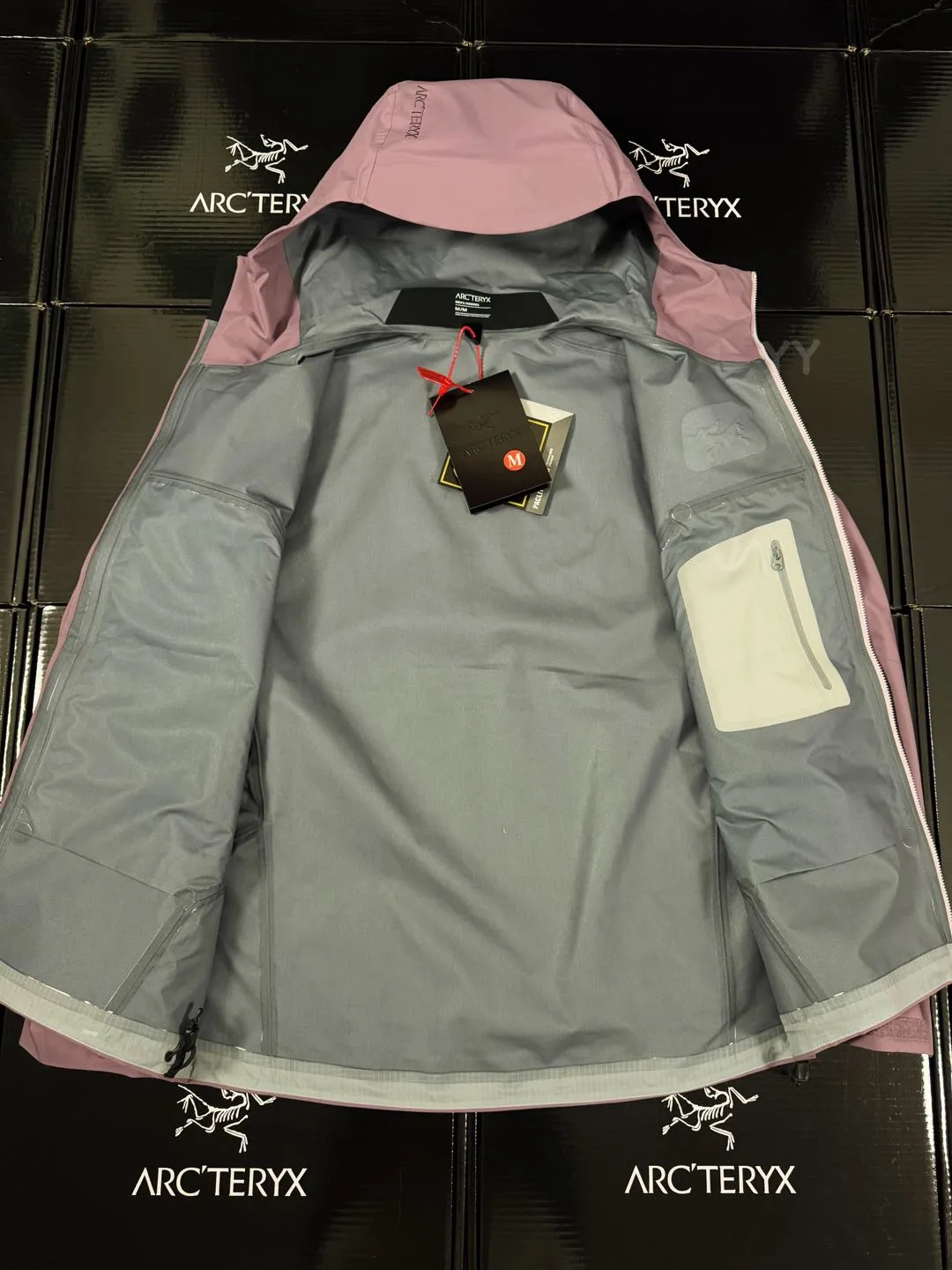 G 02 New Arrival Arcteryx Beta Series SL GORE-TEX Breathable 25SS New Arrival SL Lt ， Lt New Arrival ， ， ， Lt Yb 3D ， Tri-Durance ， Factory 📃 🔍 ， YKK ， ， ， 。 SL ， 。 bluesign@ N 38LGORE-TEX ， Wear-Resistant， 、 Breathable， 。 Storm Hood™ ， Water Tight™ ， ， ， 。 ，VISLON ， Velcro ， Zip-in， ARC TERYX BETA： 。 GORE-TEX： 、 、Breathable 。 ：Black Sizes：S-XXL ：112 116 120 124 128 ： 72 74 76 78 80 ：64.5 66 67.5 69 70.5 ：49.8 51 52.2 53.4 54.6